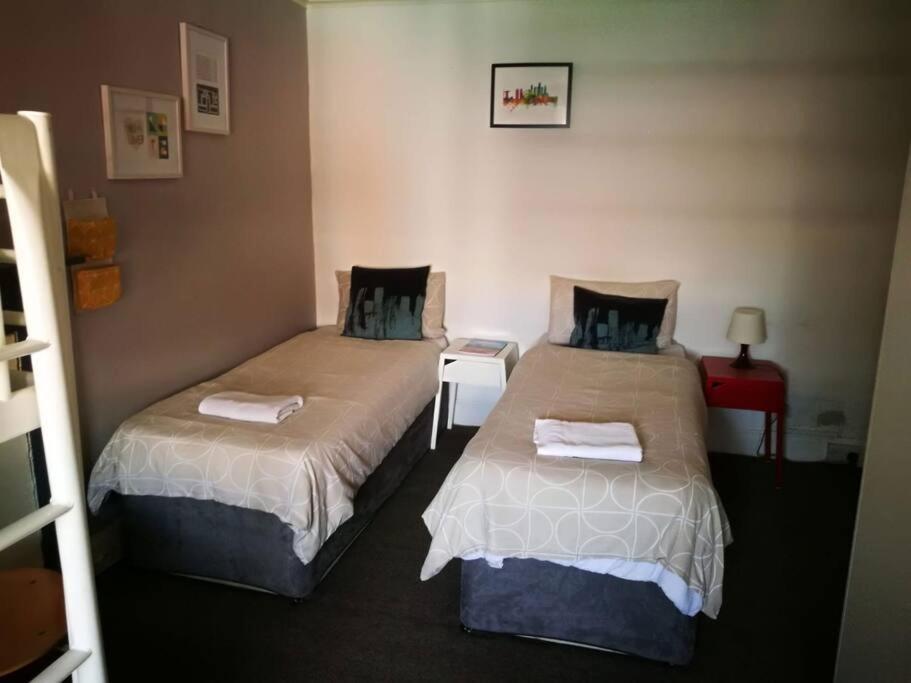 The Kingsview Townhouse - Boutique Hostel 에든버러 외부 사진