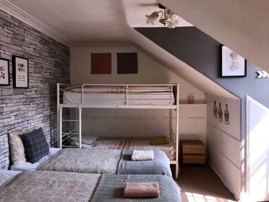 The Kingsview Townhouse - Boutique Hostel 에든버러 외부 사진