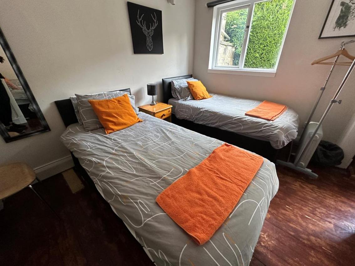 The Kingsview Townhouse - Boutique Hostel 에든버러 외부 사진